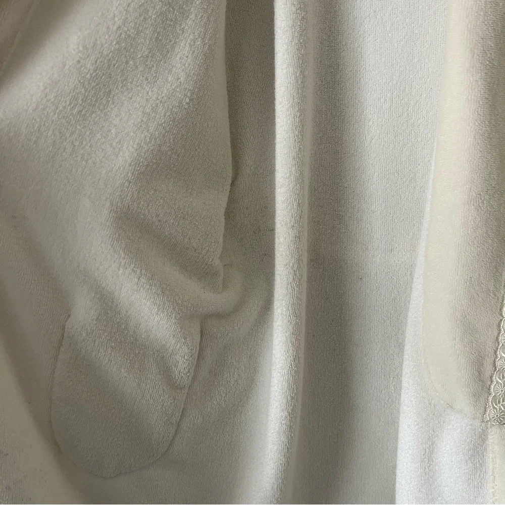 {Carpe Diem} Off White Lace Trim Robe - Picture 8 of 8